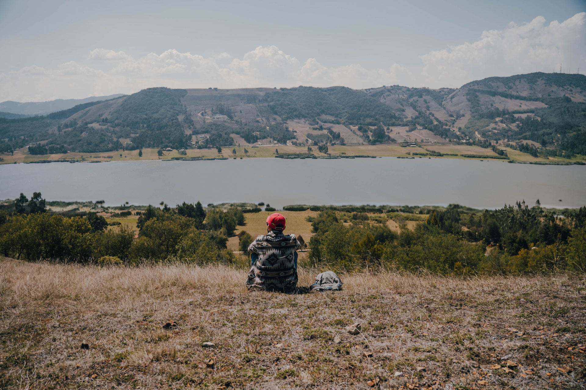Vista panorámica de la Laguna de Suesca desde Alma de Campo Glamping